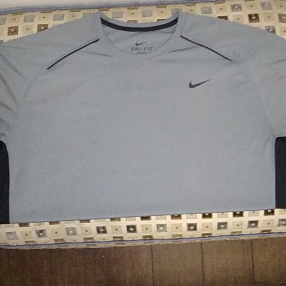 Nike men's Dri Fit tee. - Picture 3 of 5